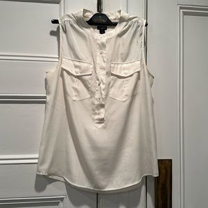 J Crew sleeveless blouse, button front, 2 pockets, Ivory, 6